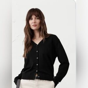 BANANA REPUBLIC FOREVER V-NECK BUTTON FRONT CARDIGAN